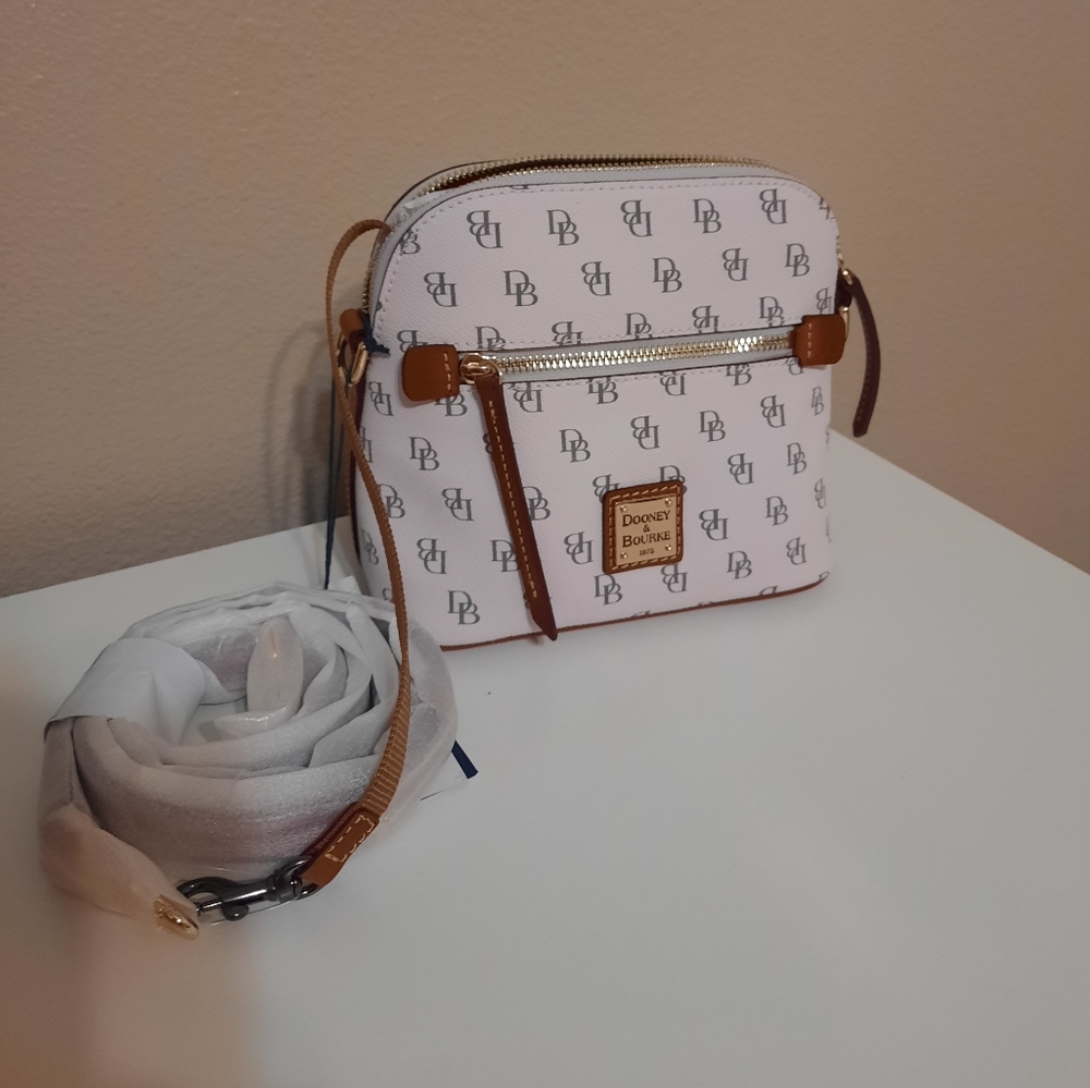 Dooney & Bourke - Picture 3 of 6
